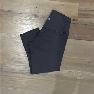 cropped grey lulu leggings!